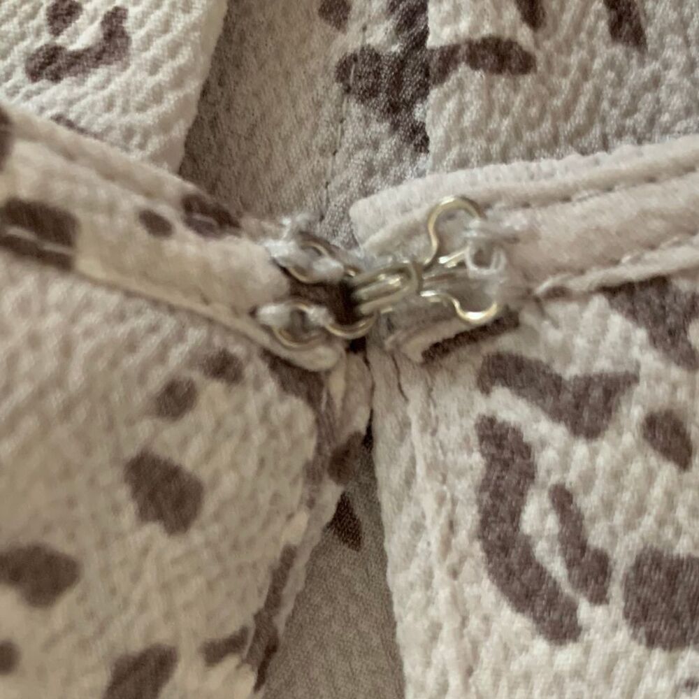 Rose + Olive Grey Animal Print Blouse Tunic Long Sleeve Size XS - Picture 8 of 11